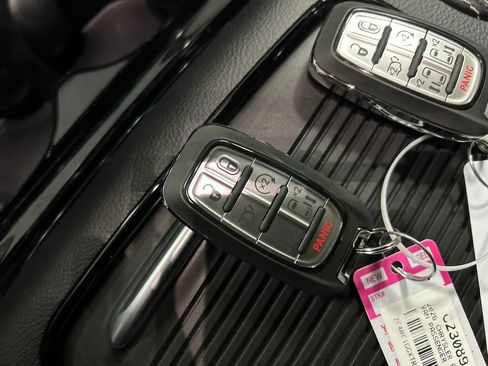 New 2026 Chrysler Pacifica Limited image 20