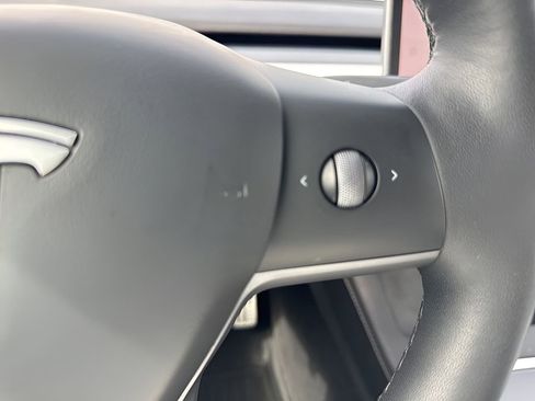Used 2022 Tesla Model Y Performance image 18