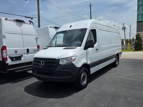 Used 2021 Mercedes-Benz Sprinter 2500 image 27