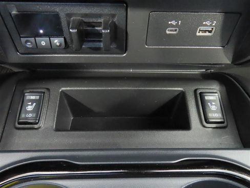Used 2023 Nissan Titan SV w/ SV Convenience Package image 27