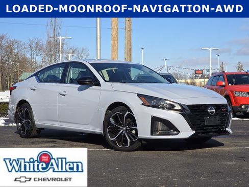 Used 2023 Nissan Altima 2.5 SR w/ SR Premium Package image 1