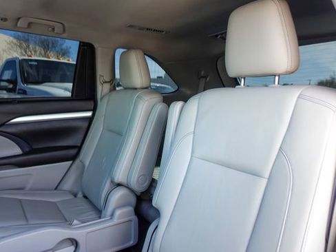Used 2017 Toyota Highlander XLE image 26