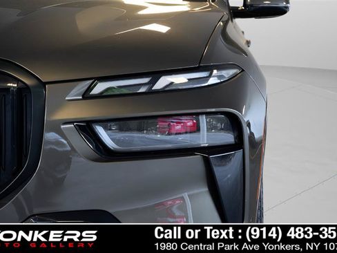 Used 2023 BMW X7 xDrive40i w/ M Sport Package AWD/4WD image 82