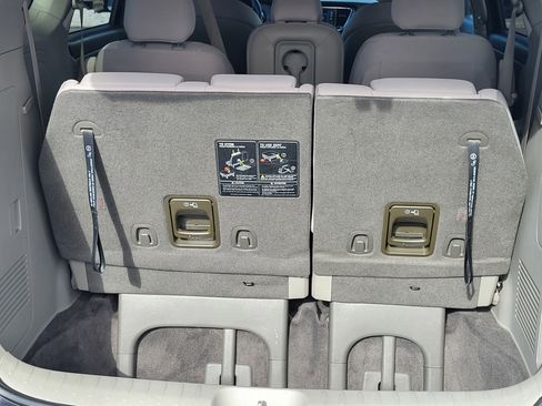 Used 2021 Kia Sedona LX image 13