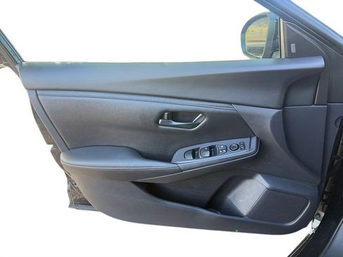 Used 2024 Nissan Sentra S FWD image 17