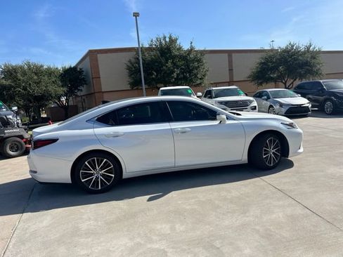 Used 2025 Lexus ES 350 w/ Premium Package FWD image 2