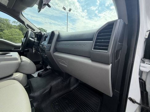 Used 2017 Ford F550 4x4 Regular Cab Super Duty image 50