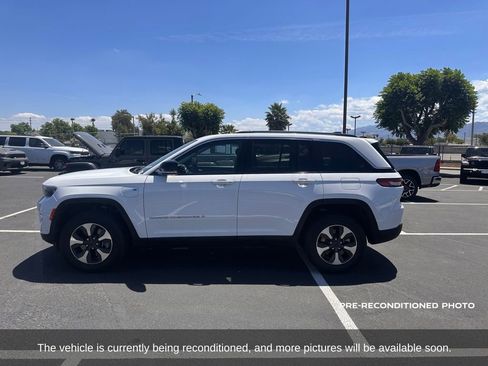 Used 2022 Jeep Grand Cherokee Limited 4xe w/ Luxury Tech Group II AWD/4WD image 2