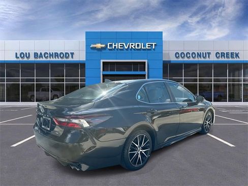 Used 2023 Toyota Camry SE image 8