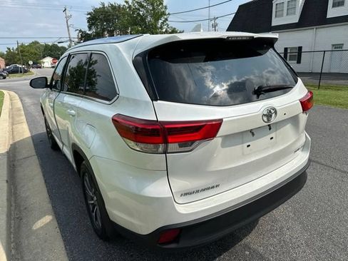 Used 2019 Toyota Highlander XLE AWD/4WD image 14