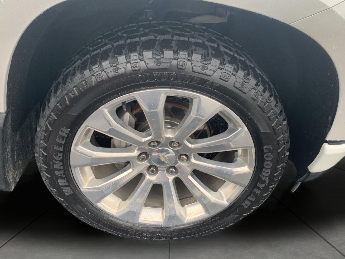 Used 2019 Chevrolet Silverado 1500 High Country w/ Technology Package AWD/4WD image 24