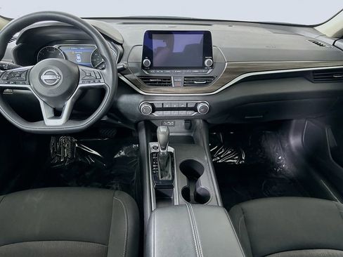 Used 2025 Nissan Altima 2.5 SV FWD image 18