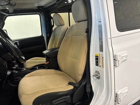 Used 2021 Jeep Wrangler Unlimited Sahara AWD/4WD image 8
