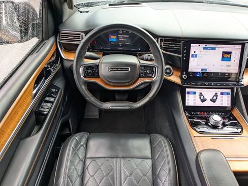 Used 2022 Jeep Grand Wagoneer Series III AWD/4WD image 16