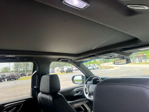 Certified 2022 Chevrolet Tahoe Z71 w/ Luxury Package AWD/4WD image 15