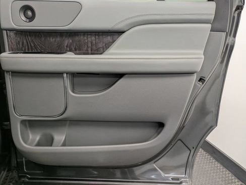 Used 2018 Lincoln Navigator L Reserve w/ Technology Package AWD/4WD image 32