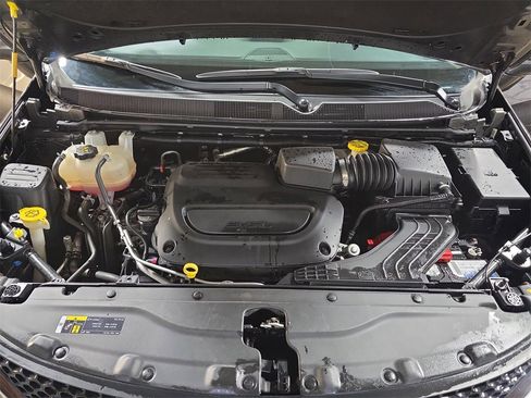 Used 2020 Chrysler Pacifica Limited w/ Tire & Wheel Group image 33