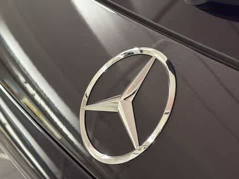 Used 2025 Mercedes-Benz GLC 300 4MATIC image 9