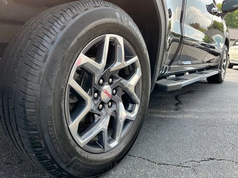 Used 2023 GMC Sierra 1500 SLT w/ SLT Premium Plus Package AWD/4WD image 18