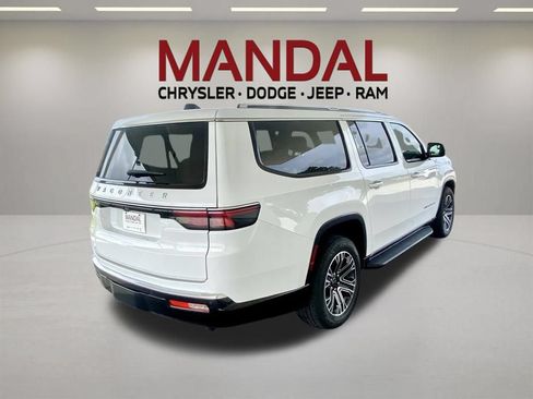 Used 2025 Jeep Wagoneer L Series II AWD/4WD image 6