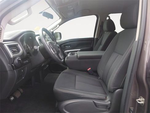Used 2017 Nissan Titan SV image 9