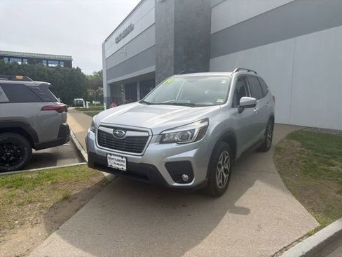 Used 2019 Subaru Forester Premium w/ All-Weather Package AWD/4WD image 3