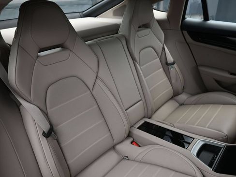 Certified 2026 Porsche Panamera w/ Premium Package RWD image 25