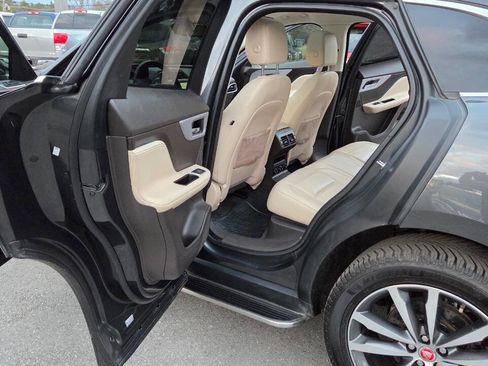 Used 2017 Jaguar F-PACE Prestige image 35