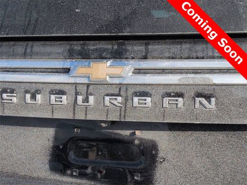 Used 2022 Chevrolet Suburban LT w/ Luxury Package image 12
