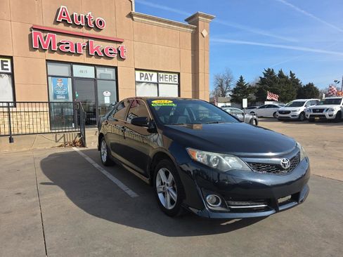 Used 2014 Toyota Camry SE image 3