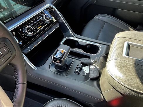 Used 2022 GMC Sierra 1500 Denali AWD/4WD image 11