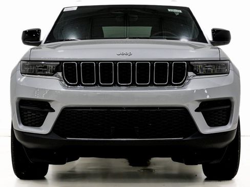 New 2025 Jeep Grand Cherokee 4WD image 2