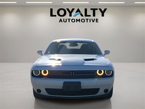 Used 2015 Dodge Challenger SXT image 8