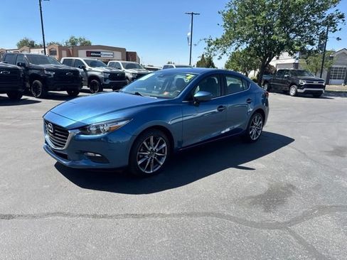 Used 2018 MAZDA MAZDA3 Touring FWD image 2