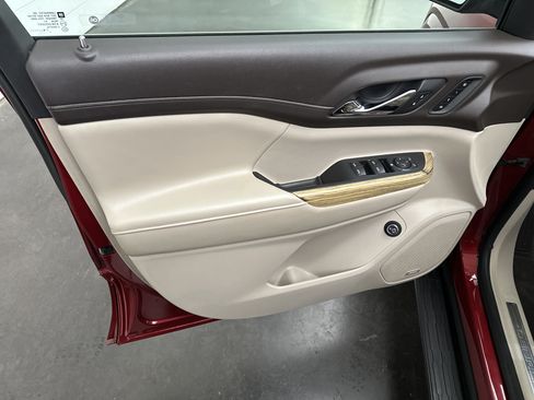 Used 2019 GMC Acadia Denali w/ Technology Package AWD/4WD image 22