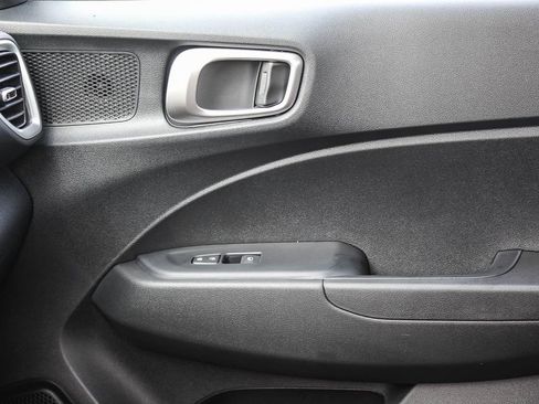 New 2025 Hyundai Venue SEL image 21