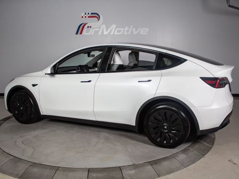 Used 2024 Tesla Model Y Long Range AWD/4WD image 4