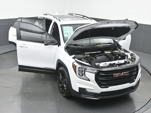 Used 2024 GMC Terrain SLE w/ Driver Convenience Package FWD image 63