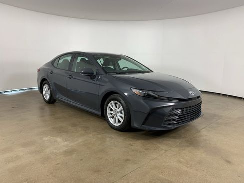 Used 2025 Toyota Camry LE image 4