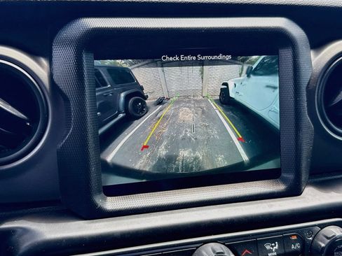 Used 2022 Jeep Wrangler Unlimited Sport w/ Sun And Sound Package AWD/4WD image 15