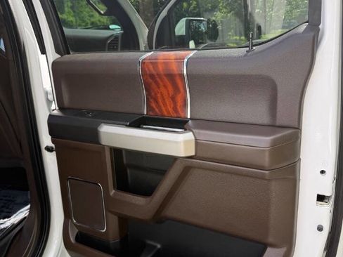 Used 2016 Ford F150 King Ranch w/ Equipment Group 601A Luxury AWD/4WD image 20