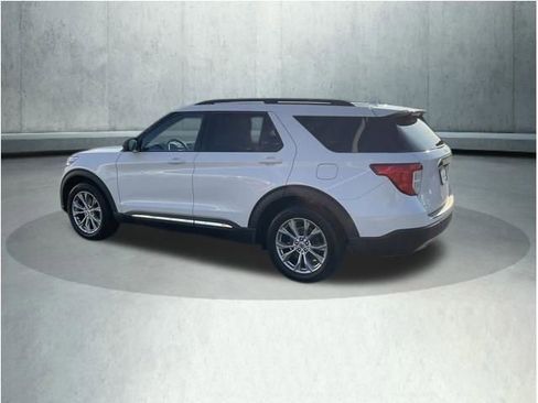 Used 2020 Ford Explorer XLT w/ Equipment Group 202A image 4