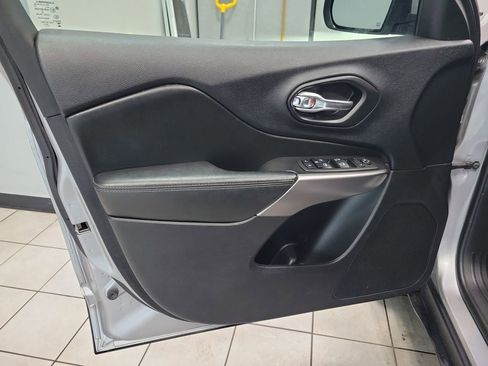 Used 2021 Jeep Cherokee Latitude Lux image 37