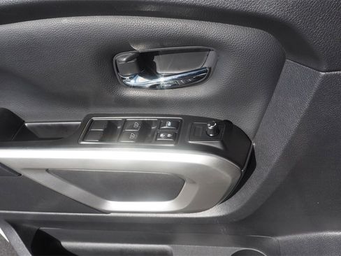 Used 2023 Nissan Titan SV w/ SV Convenience Package image 17