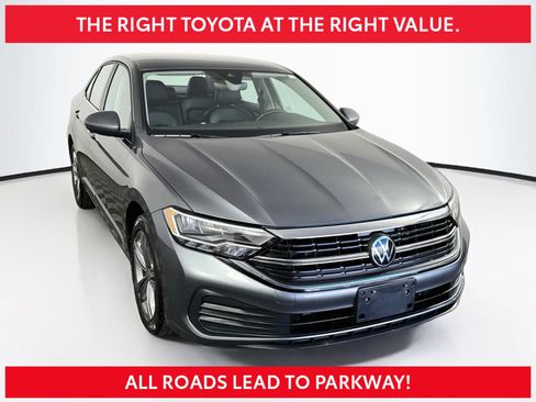Used 2024 Volkswagen Jetta SE FWD image 1