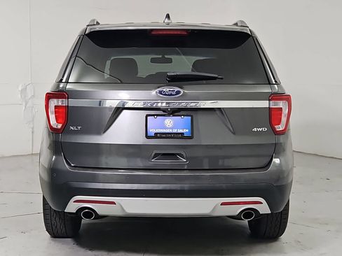 Used 2017 Ford Explorer XLT w/ Equipment Group 202A AWD/4WD image 5