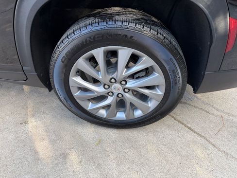 Used 2025 Buick Enclave Preferred w/ Power Package image 37