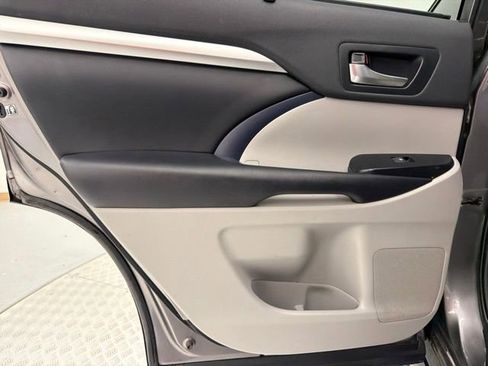 Used 2019 Toyota Highlander XLE FWD image 9