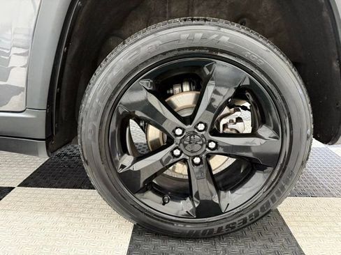 Used 2023 Jeep Grand Cherokee Altitude image 12