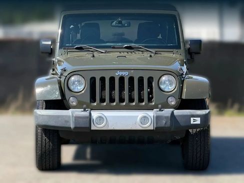 Used 2015 Jeep Wrangler Unlimited Sahara w/ Connectivity Group AWD/4WD image 5